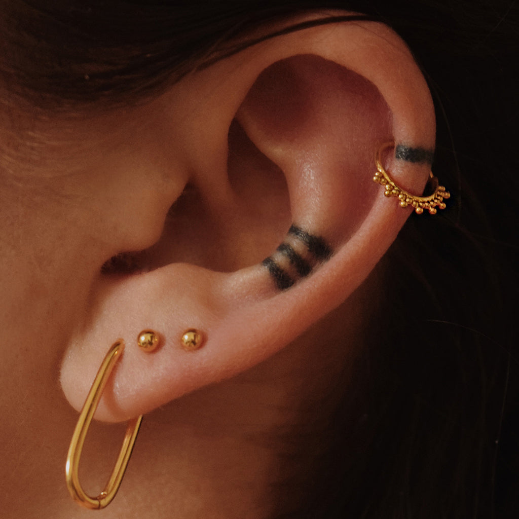 minimalist helix tragus daith piercing
