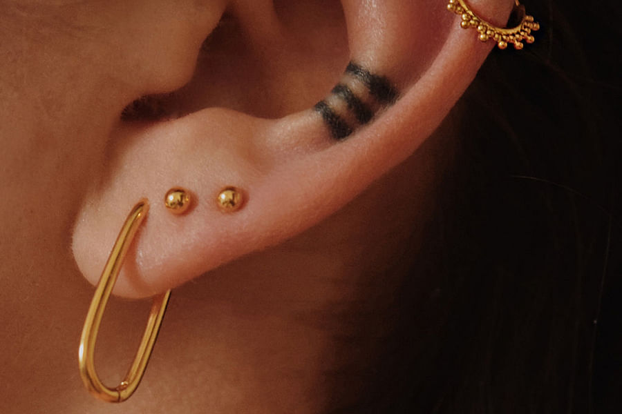 minimalist helix tragus daith piercing