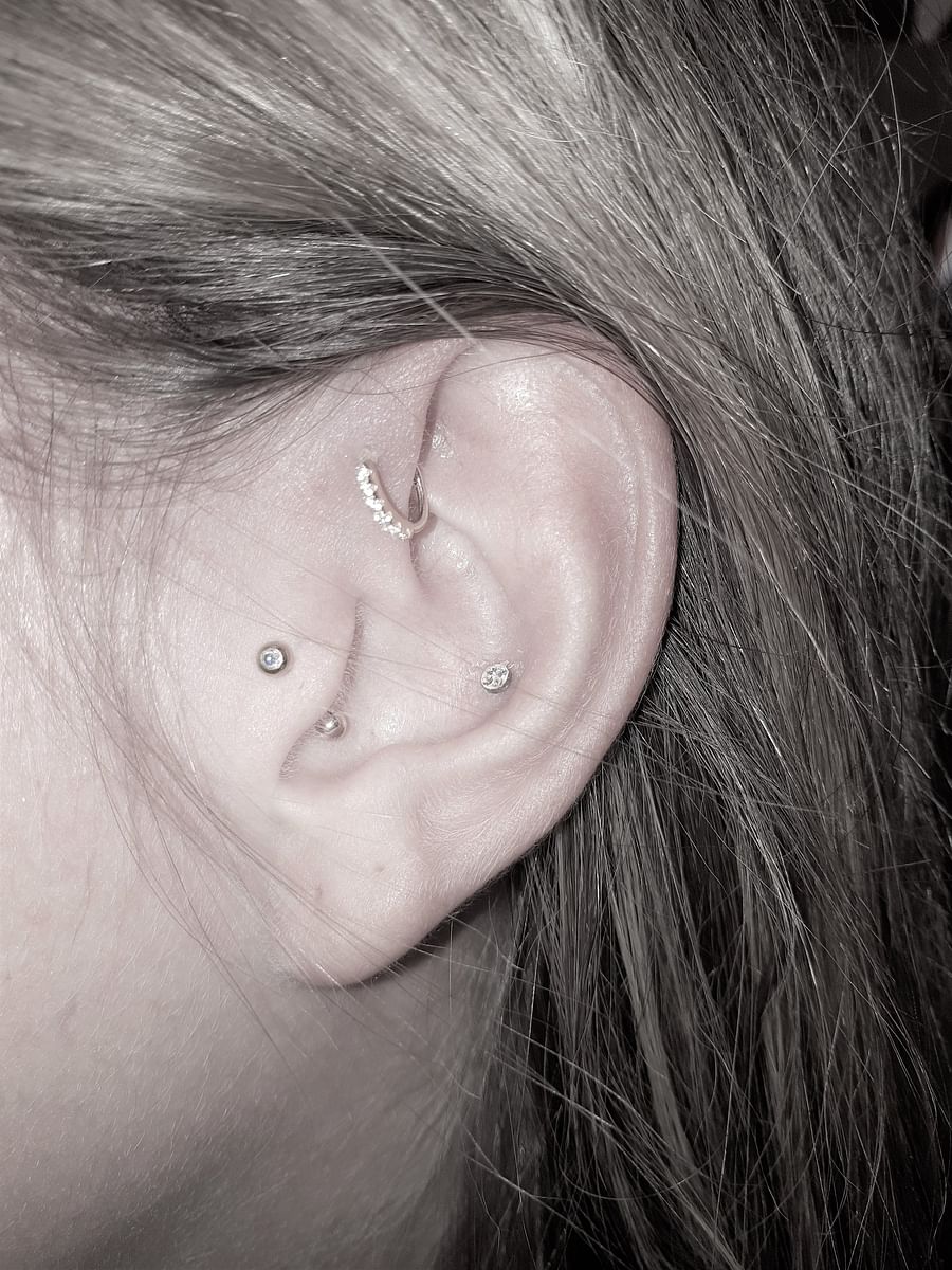 Helix vs Forward Helix Piercing: Decoding the Differences and Aftercare